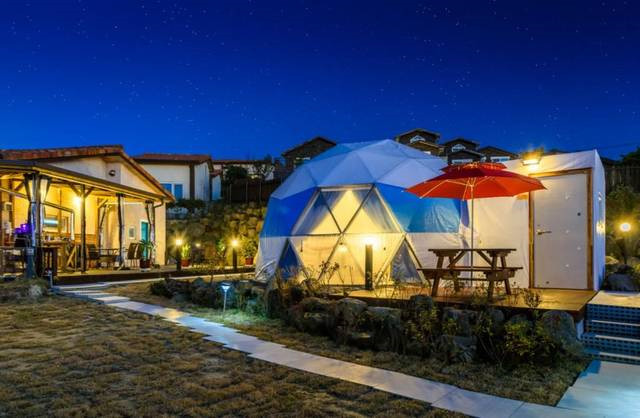 Glamping domes for Ecotourism